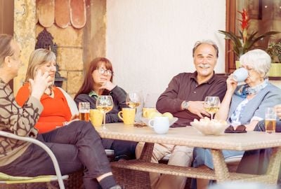 senior-living-family senior-living-family